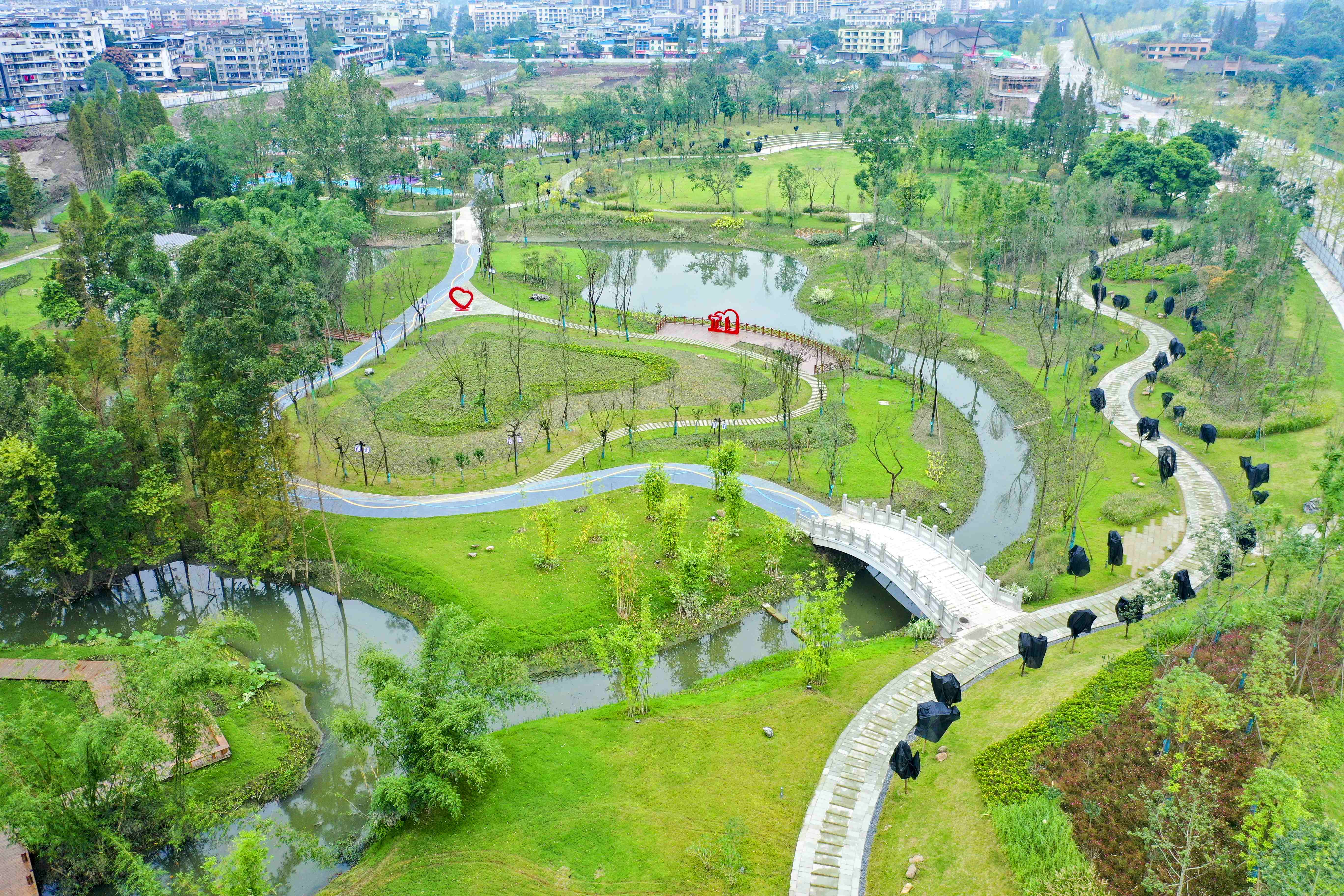 青神喚魚公園西區(qū)將于10月1日開放。.jpg