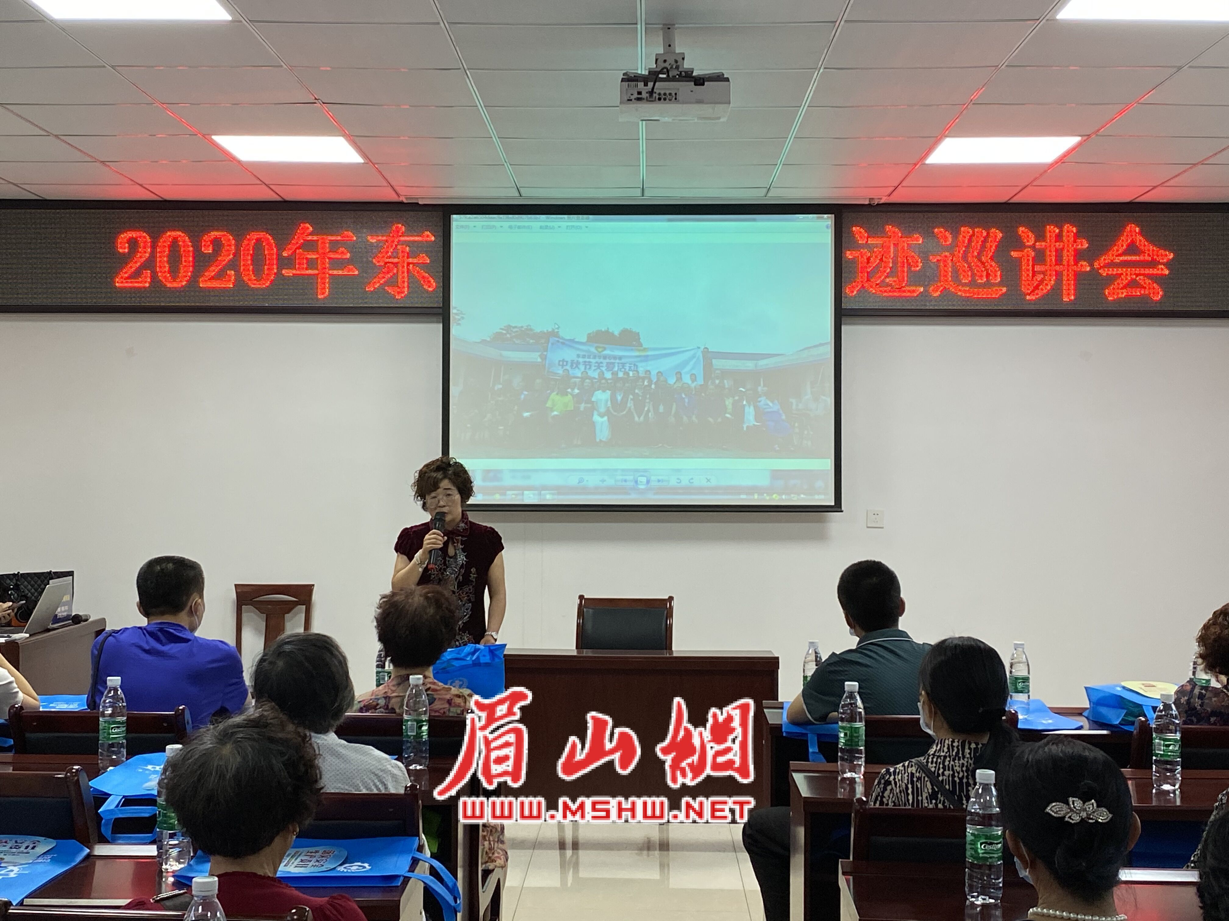 雷澤珍現場分享自己熱愛公益事業的事跡。.jpg 雷澤珍現場分享自己熱愛公益事業的事跡。.jpg