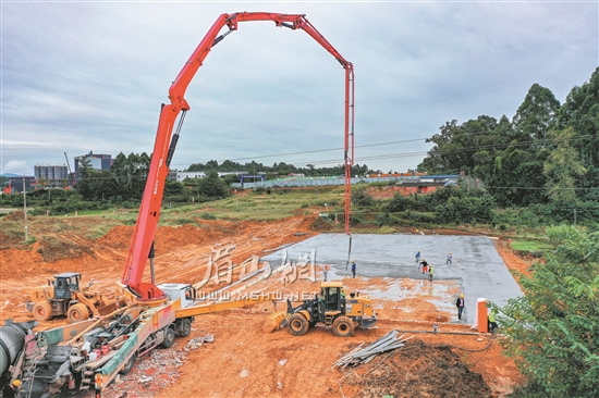 益州大道南延線項目建設(shè)忙。.jpg