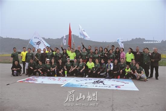參加本次“東馬”的壽鄉跑團。.jpg