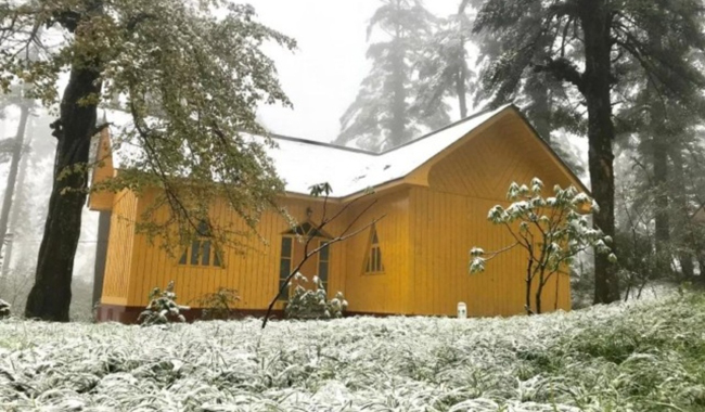 瓦屋山風景區迎來入秋后第一場雪