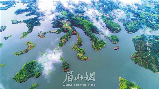 云霧繚繞黑龍灘。.jpg