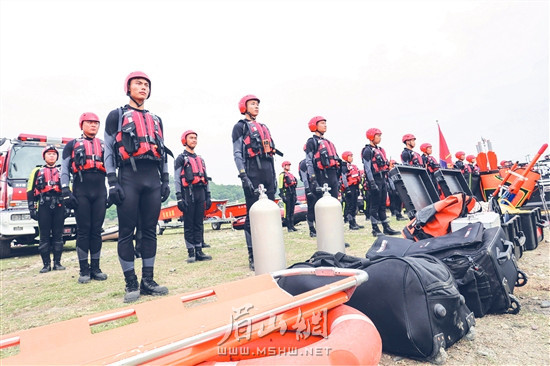 彭山區(qū)2020年度水域救援實戰(zhàn)演練現(xiàn)場。