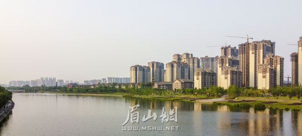 東坡區(qū)全面推進宜居宜業(yè)宜商的現(xiàn)代公園城市建設。