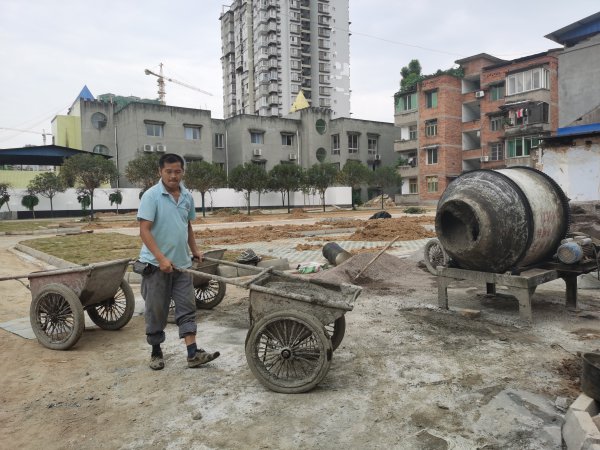 老舊小區(qū)改造工程施工現(xiàn)場。.jpg