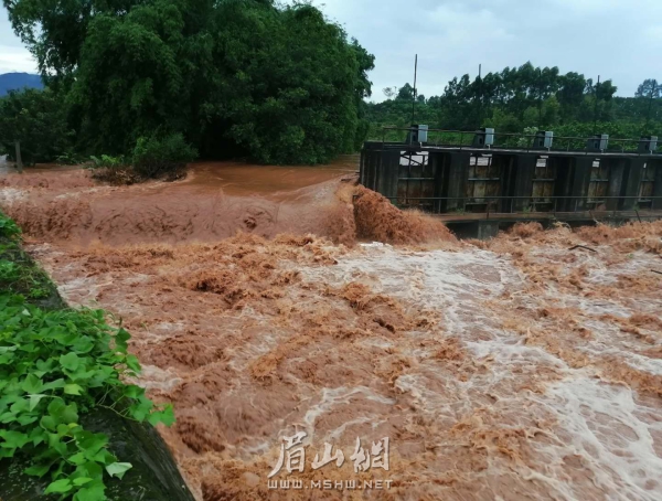萬勝鎮萬新村石河堰橋。
