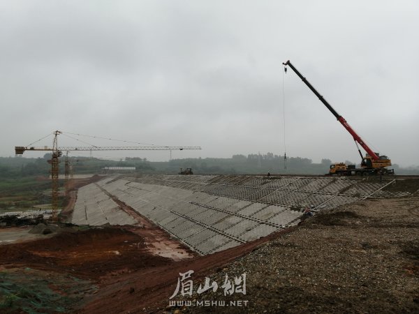 穆家溝水庫加緊建設中。