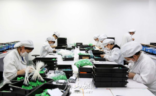 四川燦光光電有限公司吸納了不少仁壽當地人就業。