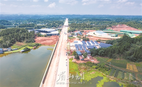 建設中的紅星路南延線。本報記者 殷勇 攝