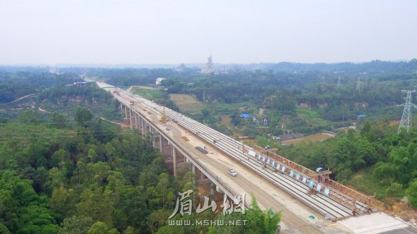 成宜高速全線貫通后，成眉連接再添快速通道。（資料圖片）