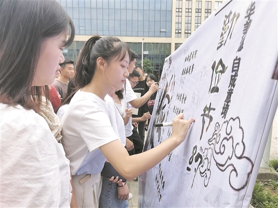 承諾“勤儉節約，珍惜糧食”。.jpg