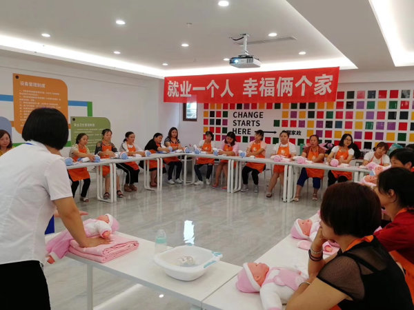 開展技能培訓(xùn)，助力就業(yè)創(chuàng)業(yè)。