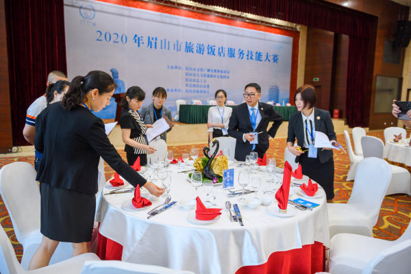 開展服務(wù)行業(yè)技能大練兵，提升職業(yè)晉升空間。