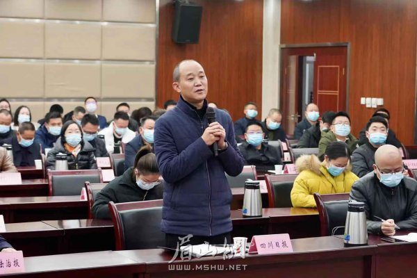 記者提問。 記者 古良駒 攝