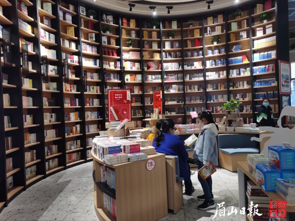 春節(jié)假期，徜徉書店。