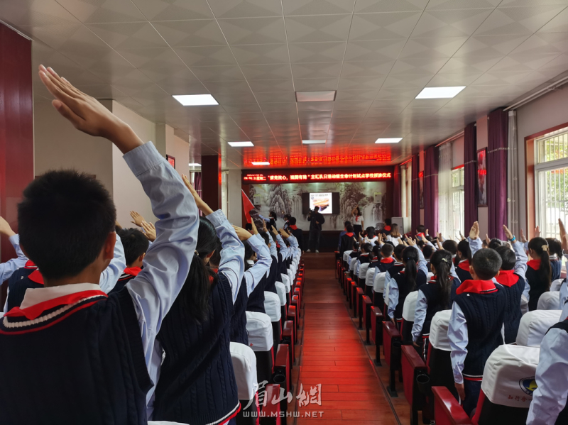 龍正小學主題隊日活動暨生命教育計劃試點學校授牌儀式現場。.jpg