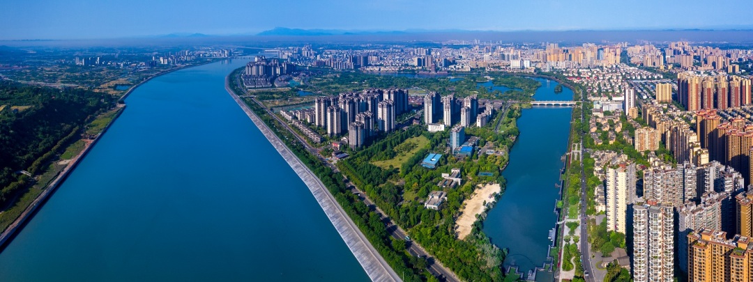 17-6侯建明——我與峨眉同框.jpg