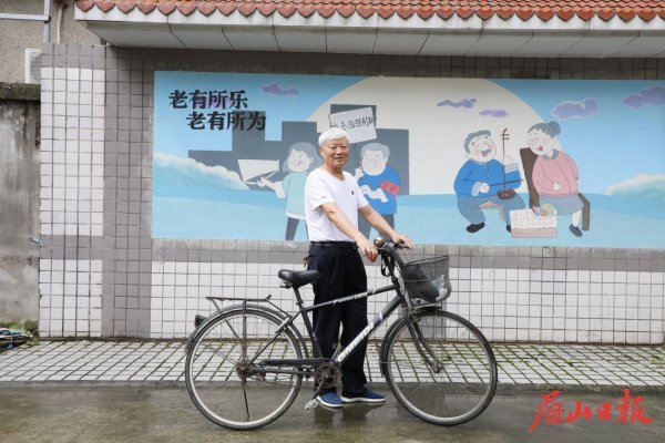 一輛單車，陪伴李徹新用鏡頭記錄美麗鄉(xiāng)村。