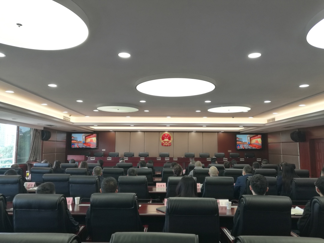 市人大機關人員觀看開幕式。眉山日報全媒體記者 彭林 見習記者 王溶.jpg