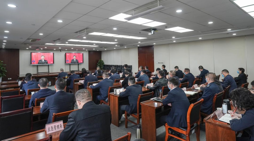 天府新區眉山黨工委管委會組織收看開幕會直播。.jpg