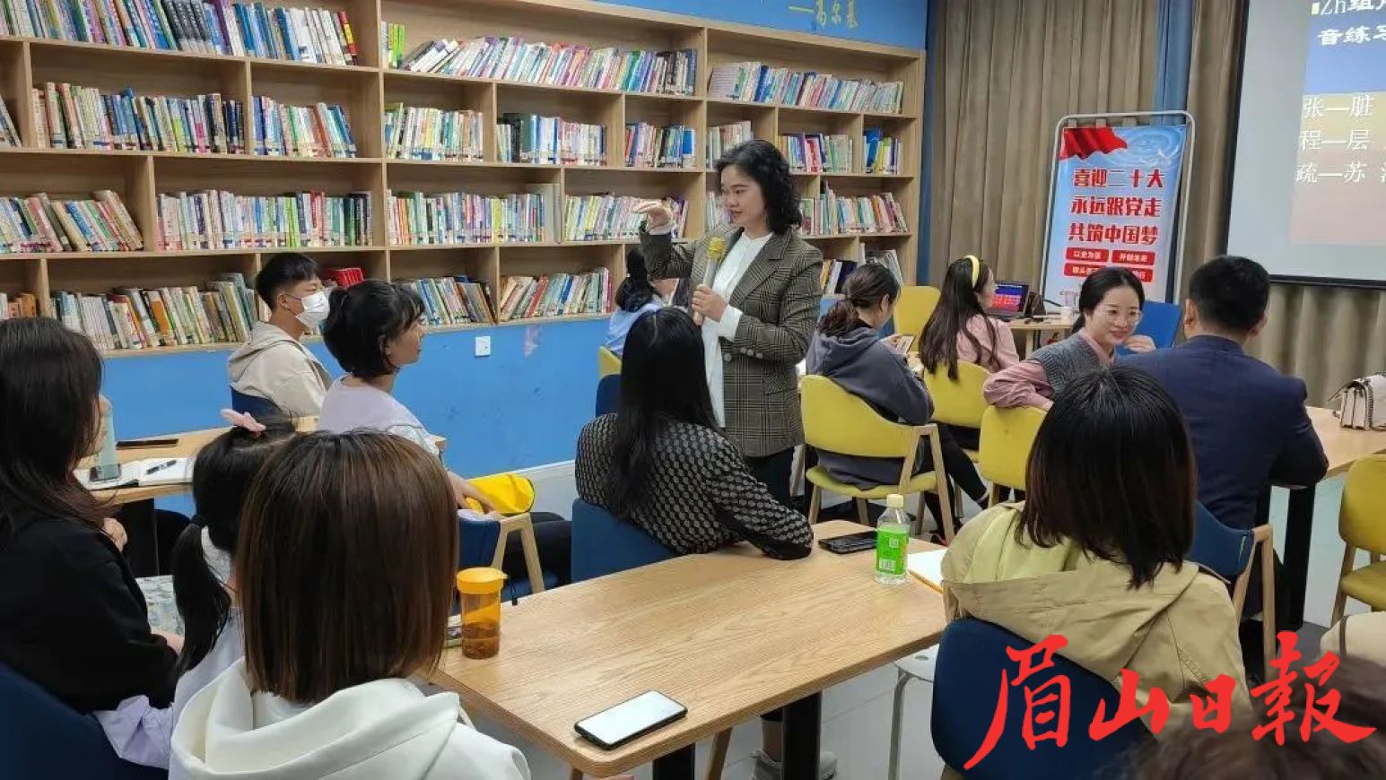  培訓課堂上，老師進行專業指導。