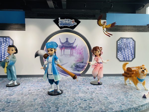 眉山東坡文創園《少年蘇東坡傳奇》主題館內，展示少年蘇東坡動漫形象。
