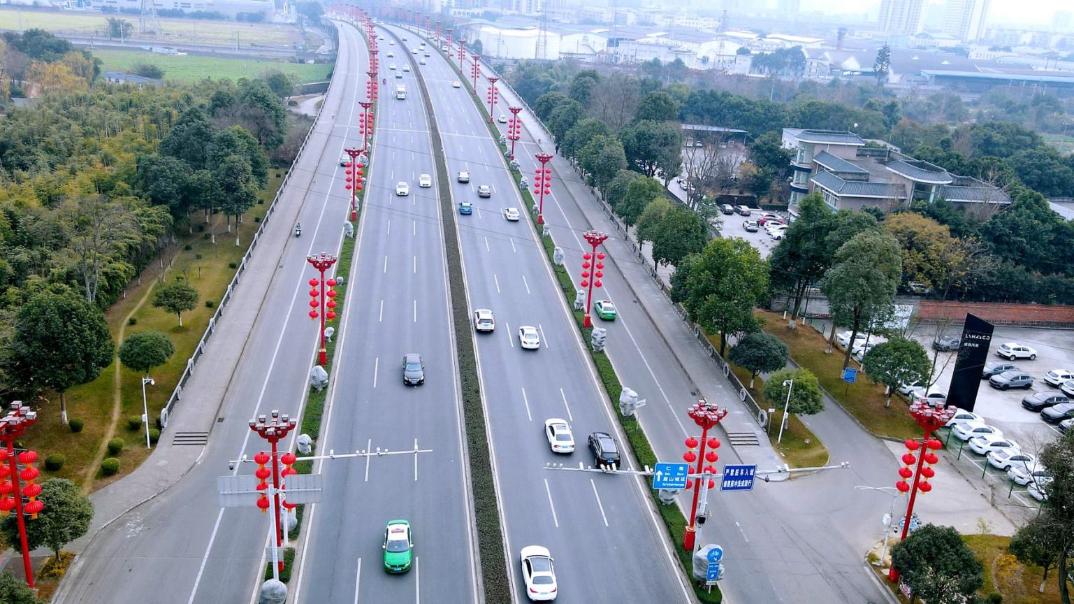 道路上的春節(jié)氛圍營(yíng)造。