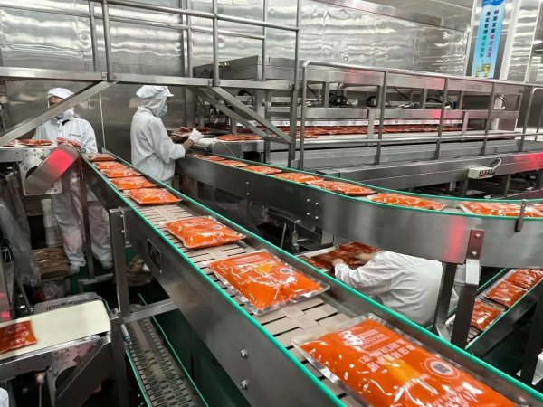 四川漫味龍廚生物科技有限公司開足馬力忙生產(chǎn)，奮力沖刺“開門紅”。