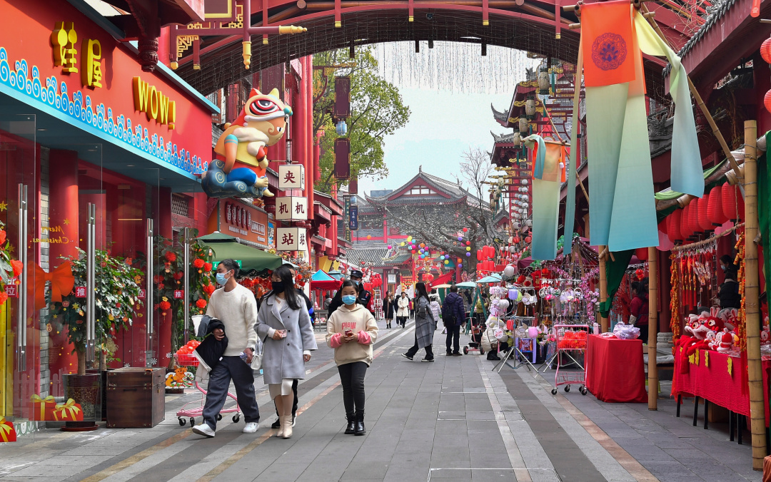 市民游覽東坡水街。.jpg