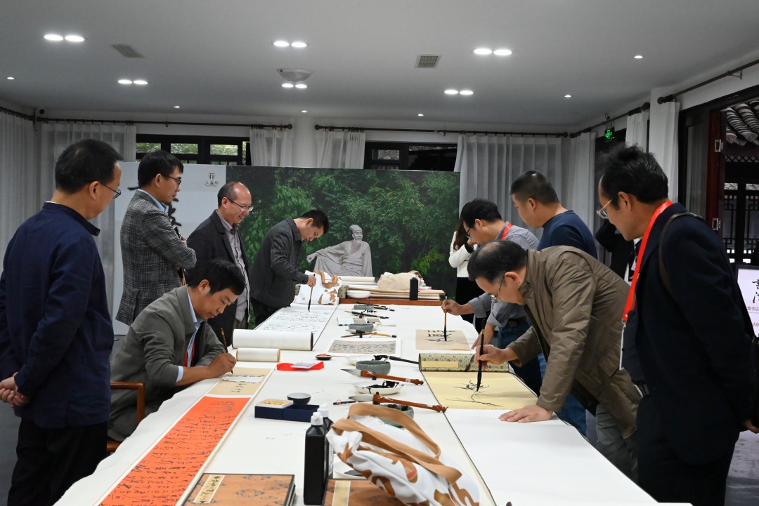 國內外專家論道東坡書法。