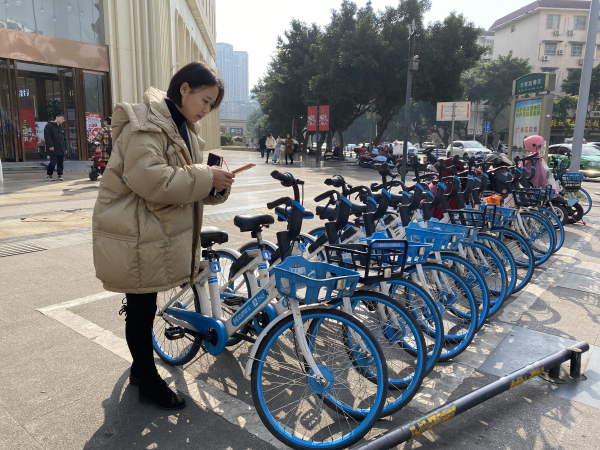 共享單車普及，市民出行更便利。（資料圖片）