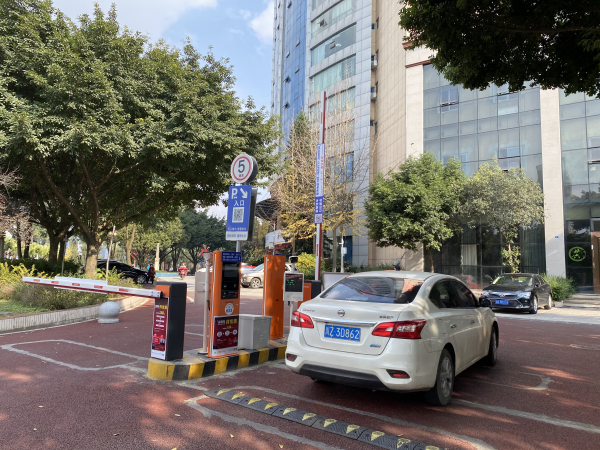  智慧停車場的建成投用，緩解了停車難問題。